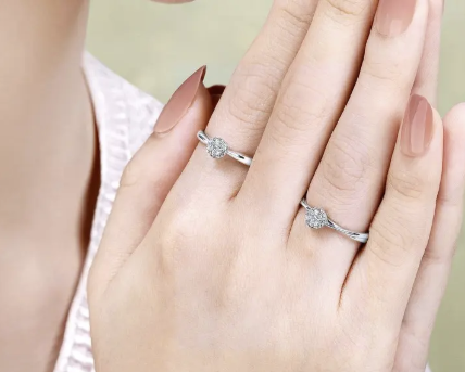 Inspirasi Mix and Match Cincin Nikah dan Cincin Tunangan Agar Jari Tampil Makin Manis