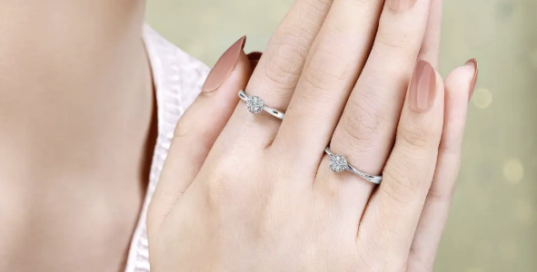 Inspirasi Mix and Match Cincin Nikah dan Cincin Tunangan Agar Jari Tampil Makin Manis